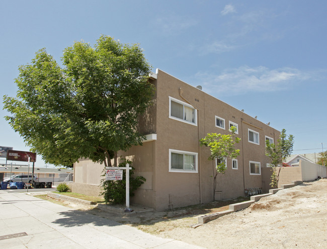 1301 N Wilmington Blvd in Wilmington, CA - Building Photo - Building Photo