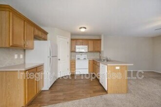 8887 N Helena Dr in Kansas City, MO - Building Photo - Building Photo