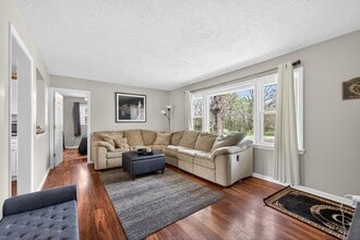 33356 N Sears Blvd in Grayslake, IL - Foto de edificio - Building Photo