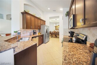 6641 Alden Woods Cir in Naples, FL - Foto de edificio - Building Photo