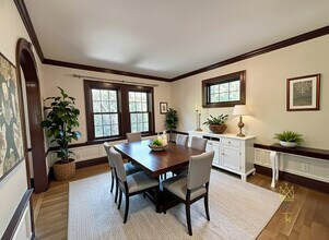 33 Clearwater Rd in Chestnut Hill, MA - Foto de edificio - Building Photo