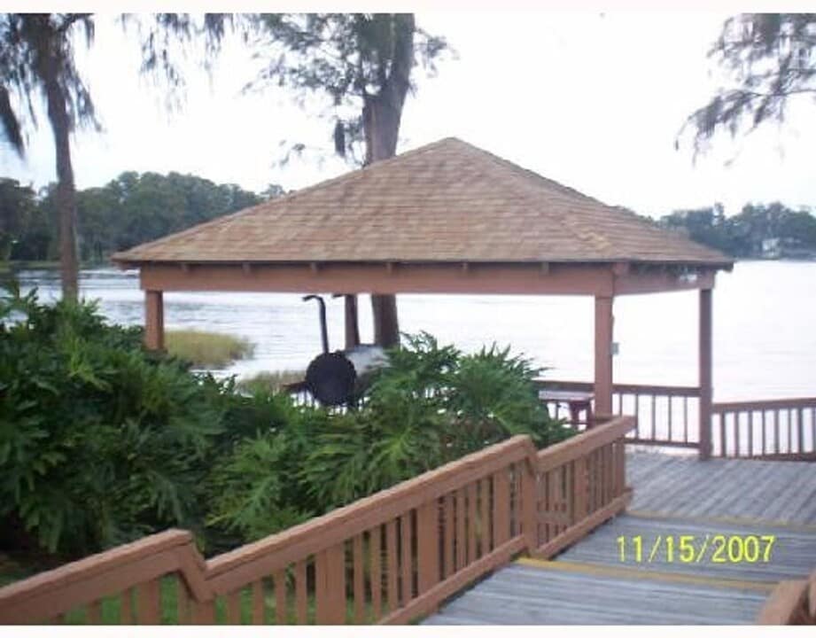 937 W Oak Ridge Rd in Orlando, FL - Building Photo