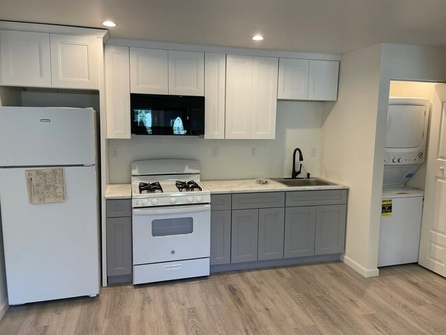 property at 7136 Forest Hills Rd