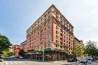 215 W 101st St in New York, NY - Building Photo - Primary Photo
