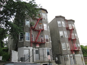 52 Poplar St in Yonkers, NY - Building Photo - Primary Photo