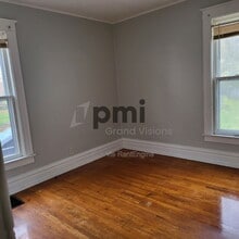 852 W Waggoner St in Decatur, IL - Building Photo - Building Photo