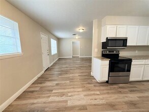 4075 Old Bonham Rd in Paris, TX - Building Photo - Building Photo