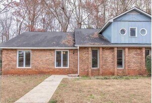 2599 Fieldstone View Ln SE in Conyers, GA - Building Photo