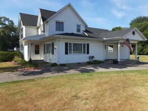 3329 Sashabaw Rd, Unit #1 in Waterford Township, MI - Foto de edificio - Building Photo