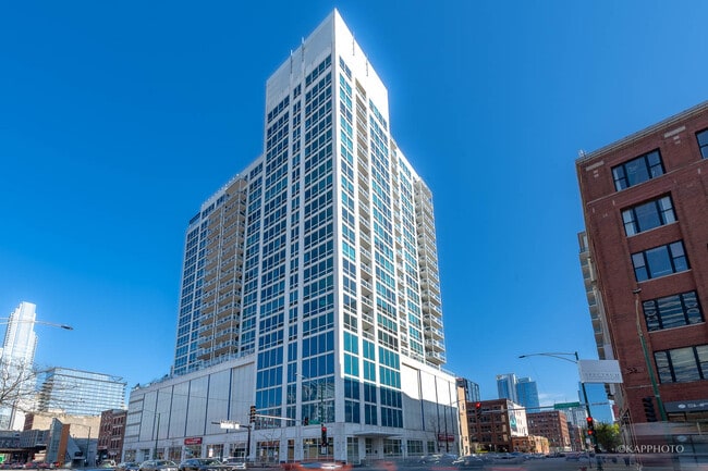 757 N Orleans St, Unit 2110 in Chicago, IL - Building Photo - Building Photo