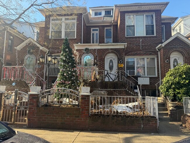 3334 89th St, Unit 2