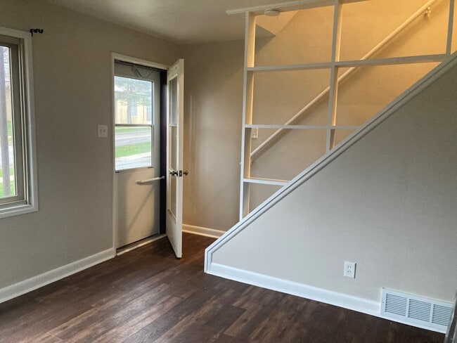 1660 Bailey Rd, Unit #1664 in Cuyahoga Falls, OH - Foto de edificio - Building Photo