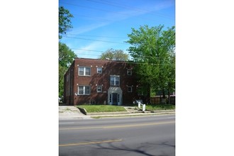 5914 E Washington St in Indianapolis, IN - Foto de edificio - Building Photo