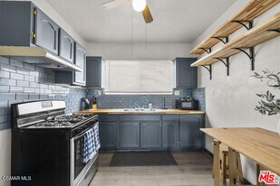 3611 Whiteside St in Los Angeles, CA - Building Photo