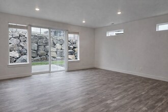 5817 W 40th Ct in Kennewick, WA - Building Photo - Building Photo