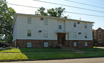 Youngstown State University Student Apartment in Youngstown, OH - Foto de edificio - Building Photo