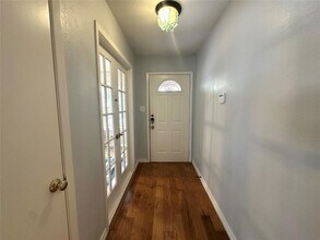 5300 Suburban Dr in Austin, TX - Building Photo - Building Photo