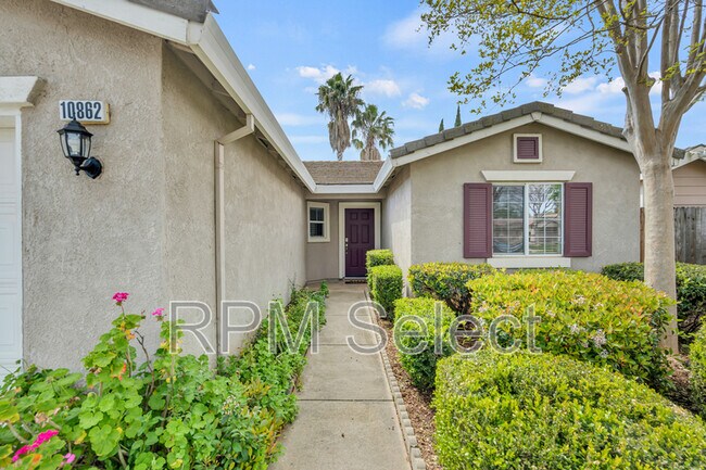 10862 Wethersfield Dr in Mather, CA - Foto de edificio - Building Photo