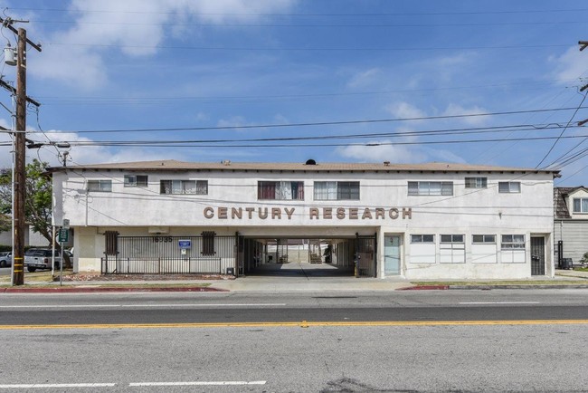 16935 S Vermont Ave in Gardena, CA - Building Photo - Primary Photo