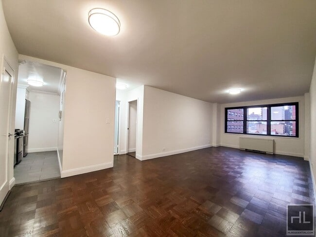 5 AVENUE, Unit 7J in New York, NY - Building Photo - Building Photo
