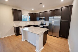 46 Blues Dr in Pooler, GA - Foto de edificio - Building Photo