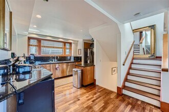 2508 Warren Ave N in Seattle, WA - Foto de edificio - Building Photo