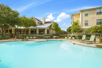 The Ranch at State Highway 123 in Seguin, TX - Foto de edificio - Building Photo