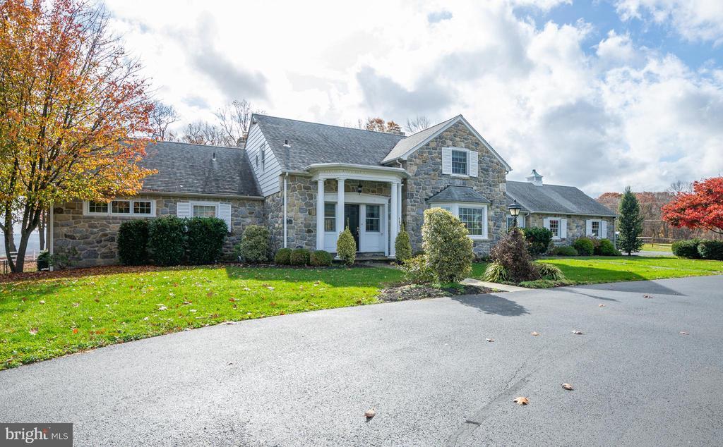 558 Brownsville Rd in Sinking Spring, PA - Building Photo