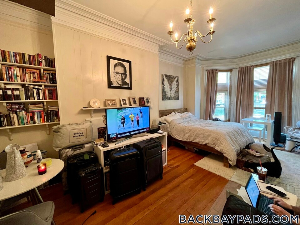 206 Commonwealth Ave in Boston, MA - Building Photo