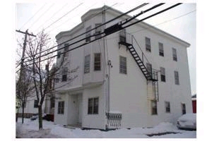 501-503 Wood St in Bristol, RI - Foto de edificio