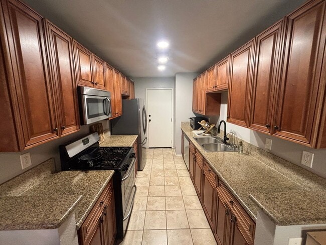 13091 Hubbard St in Los Angeles, CA - Building Photo - Building Photo