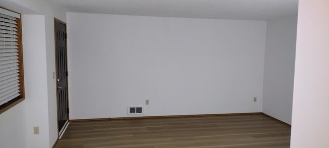 423 Healy Ave S, Unit 2 in North Bend, WA - Foto de edificio - Building Photo