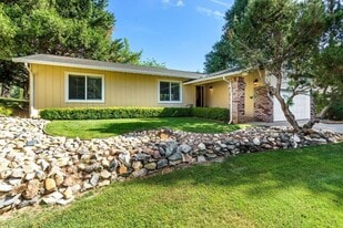 19566 Chaffee Cir in Groveland, CA - Building Photo