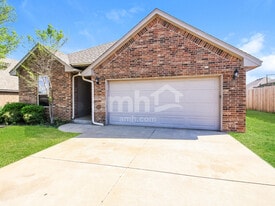 11728 SW 22nd Terrace in Yukon, OK - Building Photo