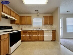 5687 Windfall Ln in Lithonia, GA - Foto de edificio - Building Photo