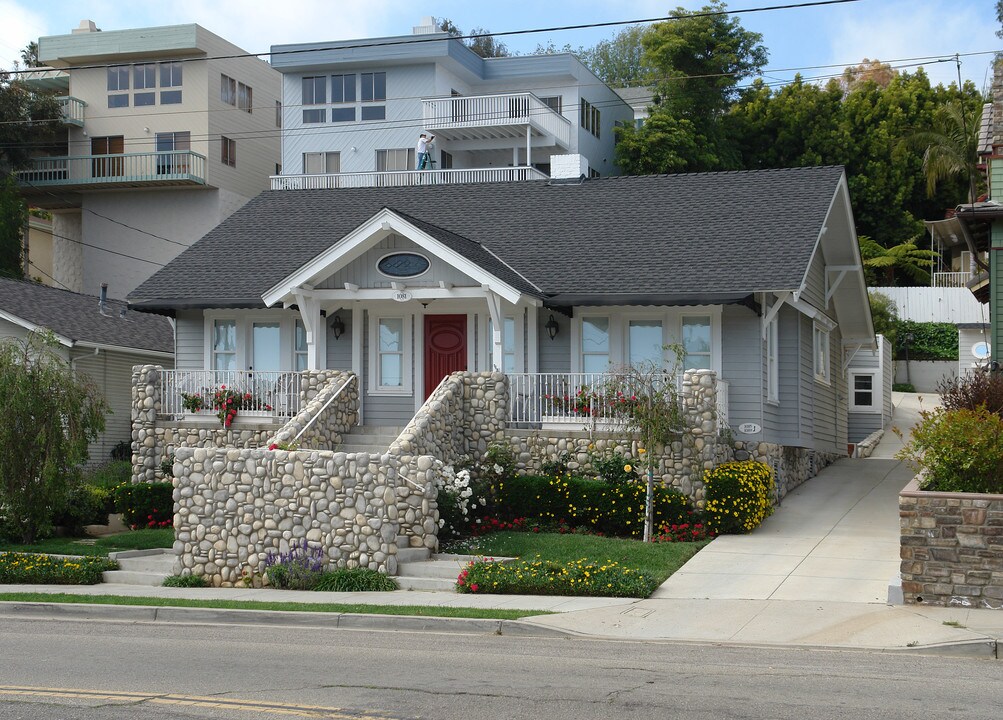 1081 Poli St in Ventura, CA - Foto de edificio