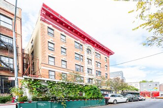 356 Metropolitan Ave in Brooklyn, NY - Building Photo - Building Photo