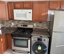 5644 Midwood Ave, Unit 2 in Baltimore, MD - Foto de edificio - Building Photo