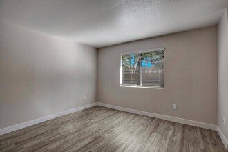 Reserve at Riverlake Apartments in Sacramento, CA - Building Photo - Building Photo