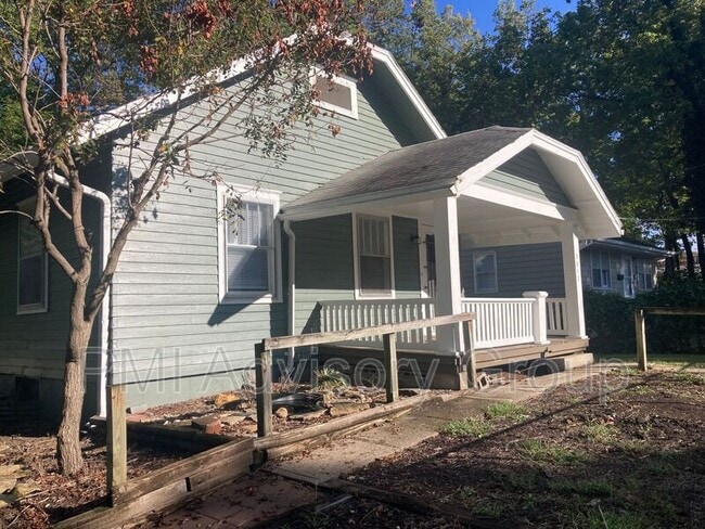 property at 2012 SW Van Buren St