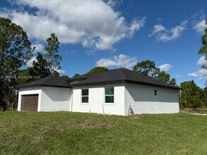 1121 Florence St E in Lehigh Acres, FL - Building Photo - Building Photo