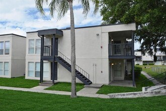 5004 Castile Pl in Tampa, FL - Building Photo - Building Photo