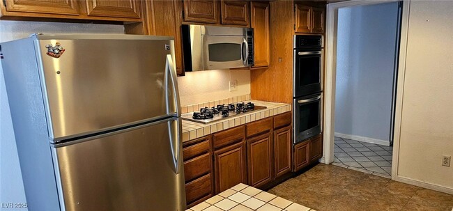 property at 3969 Weybridge Dr