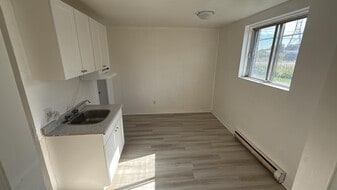 112 Rue des Textiles in Cowansville, QC - Building Photo