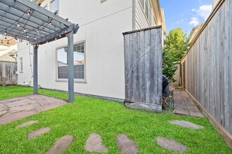 2202 Hilshire Terrace Ct in Houston, TX - Building Photo - Building Photo