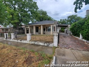 property at 1609 W Magnolia Ave