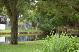 7890 Dixie Beach Cir in Tamarac, FL - Building Photo - Building Photo