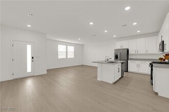 334 Laurel Peak Dr in Henderson, NV - Building Photo - Building Photo