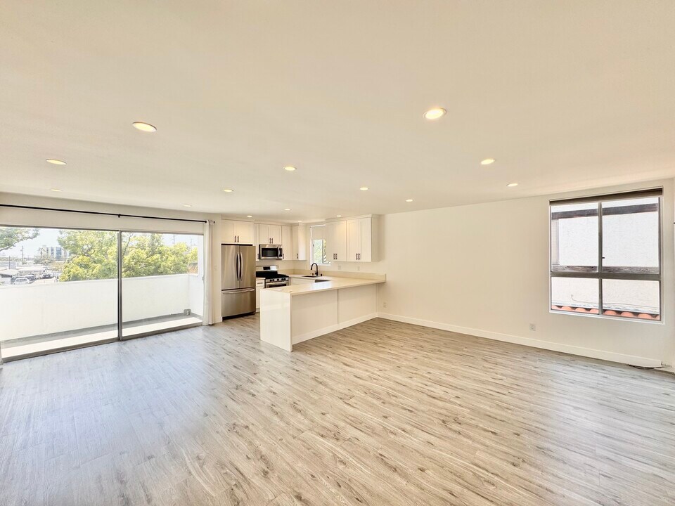 1345 18th St in Santa Monica, CA - Building Photo