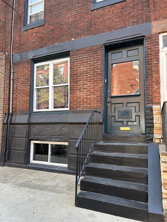 2137 S 15th St, Unit 3rd Floor